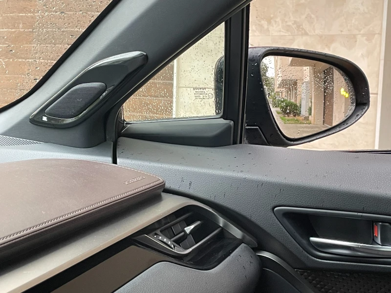 Toyota C-HR 1.8 Hybrid e-CVT Classy, снимка 17 - Автомобили и джипове - 51967352