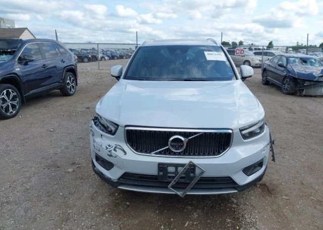 Volvo XC40 T5 MOMENTUM 4X4 ФИКСИРАНА ЦЕНА ДО БЪЛГАРИЯ!, снимка 3 - Автомобили и джипове - 47939761