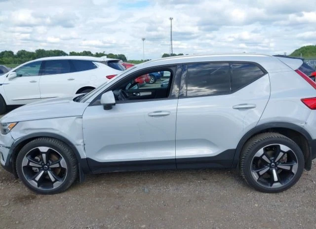 Volvo XC40 T5 MOMENTUM 4X4 ФИКСИРАНА ЦЕНА ДО БЪЛГАРИЯ!, снимка 8 - Автомобили и джипове - 47939761