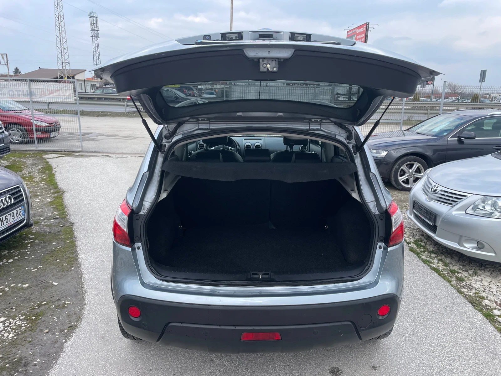 Nissan Qashqai 2.0i Automatic Full Options | Mobile.bg   12