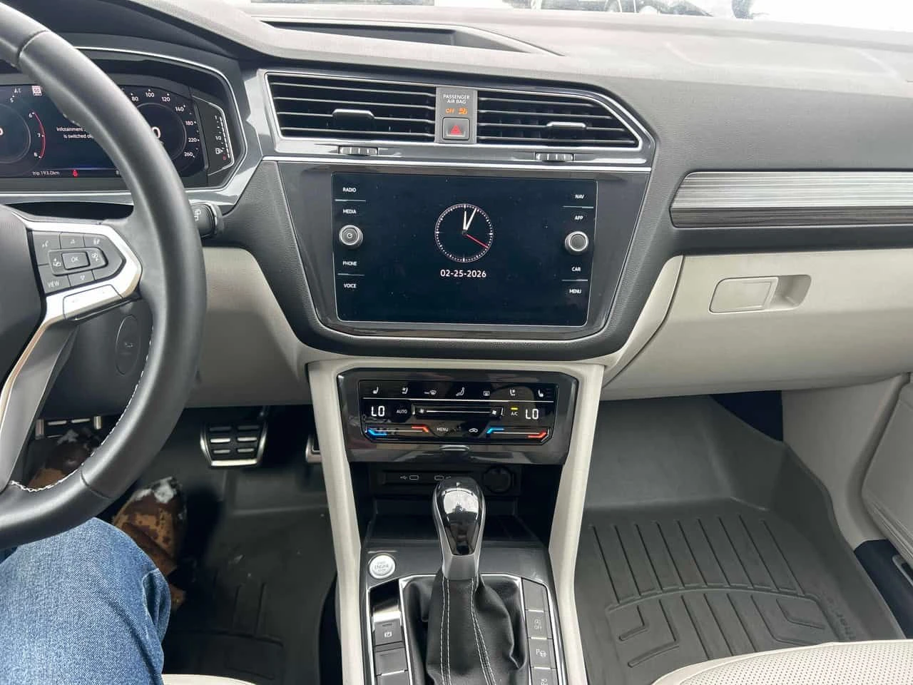 VW Tiguan * Highline R Line * ОБДУХВАНЕ* 360 КАМЕРА* , снимка 9 - Автомобили и джипове - 54148073