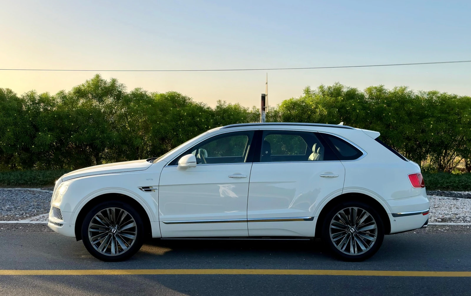 Bentley Bentayga 6.0L / W12 / AWD, снимка 2 - Автомобили и джипове - 54649639