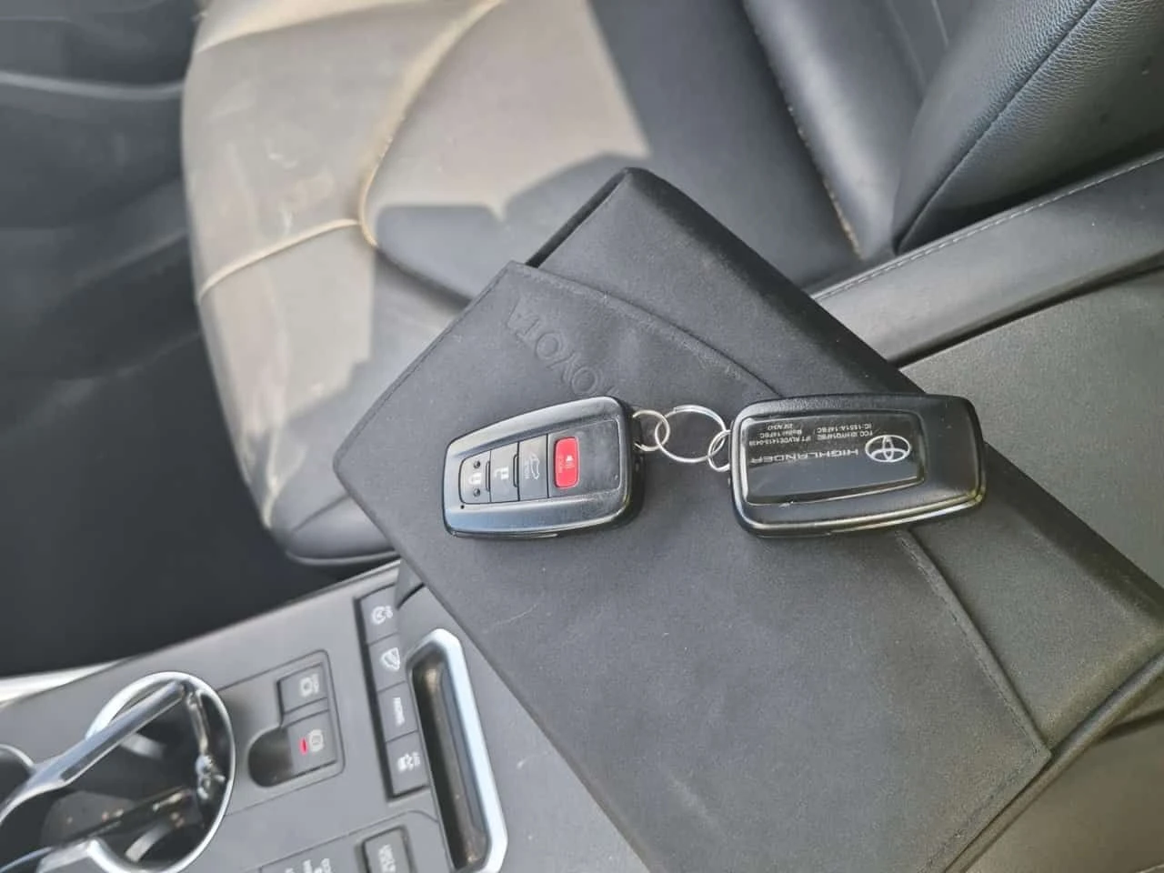 Toyota Highlander XLE| PANO| ПОДГРЕВИ| 2 КЛЮЧА| 7 МЕСТЕН| , снимка 16 - Автомобили и джипове - 55233631