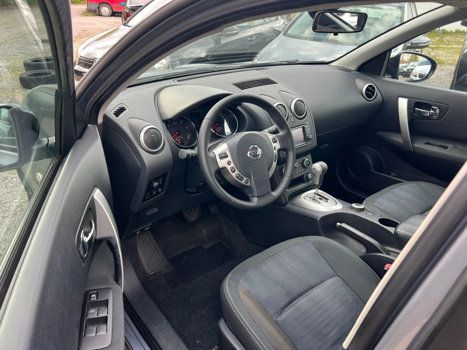 Nissan Qashqai 2.0Dci 4x4 Klimatronik//Avtomatik , снимка 9 - Автомобили и джипове - 55334320
