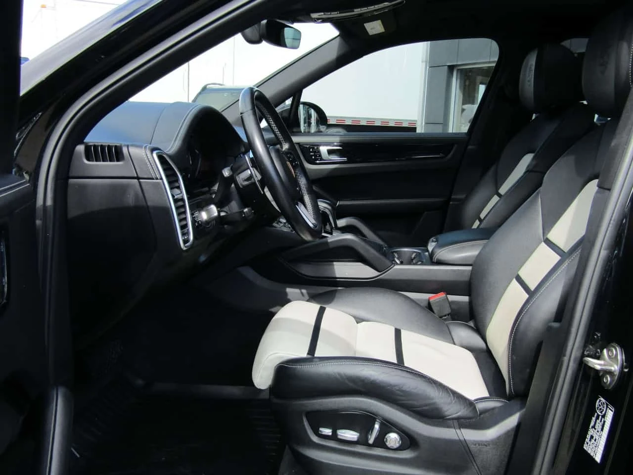Porsche Cayenne E Hybrid Distronic , Extended Leather , снимка 13 - Автомобили и джипове - 56372366