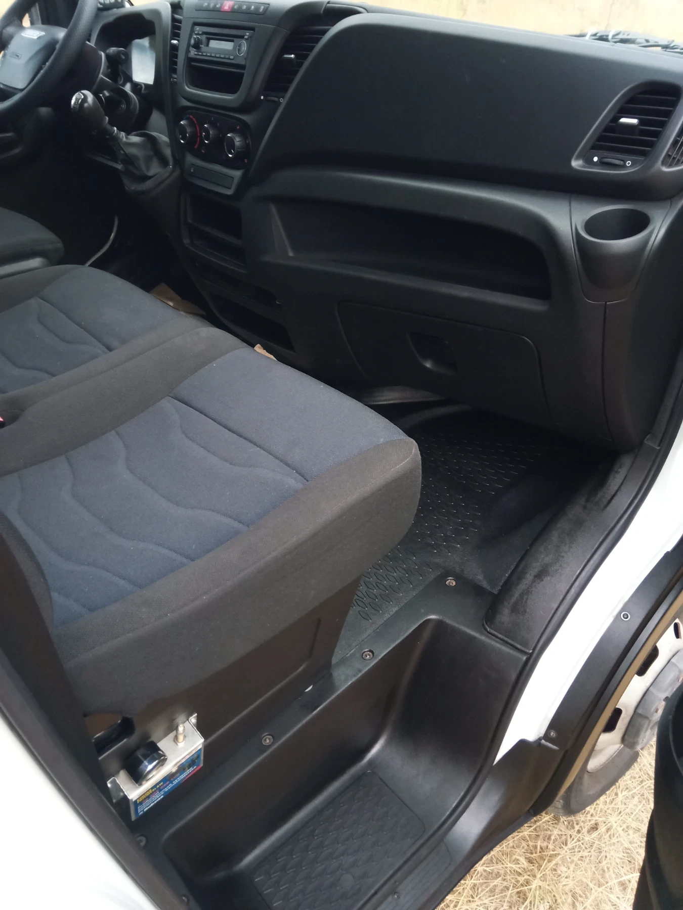 Iveco 35c15 3.0 Хладилен 220V Клима, снимка 2 - Бусове и автобуси - 55408414
