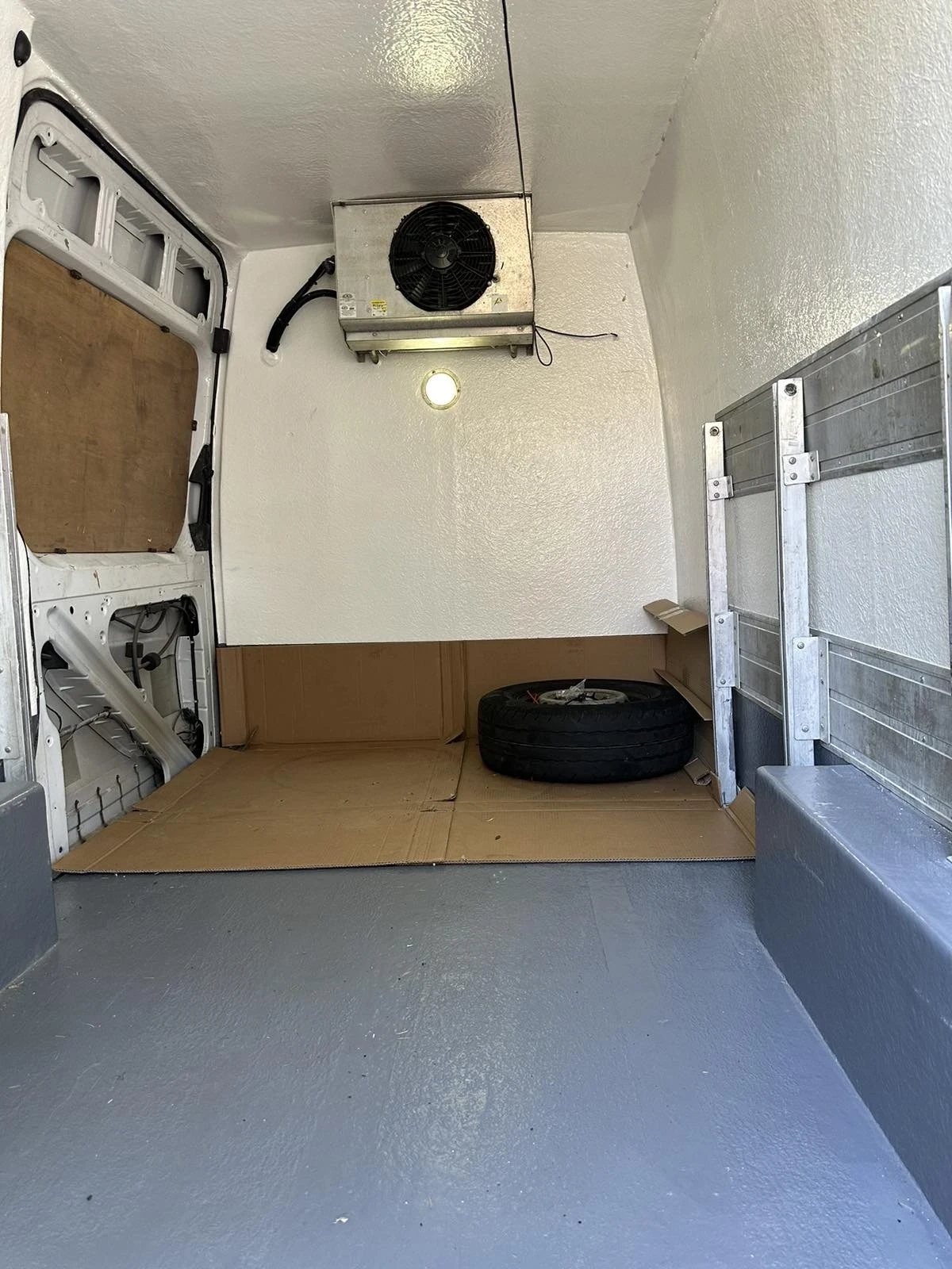 Mercedes-Benz Sprinter 313 Хладилен, снимка 5 - Бусове и автобуси - 56259591