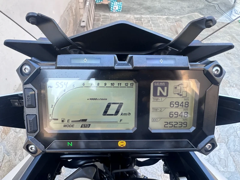 Yamaha Mt-09 Топ състояние ! , снимка 12 - Мотоциклети и мототехника - 51205072