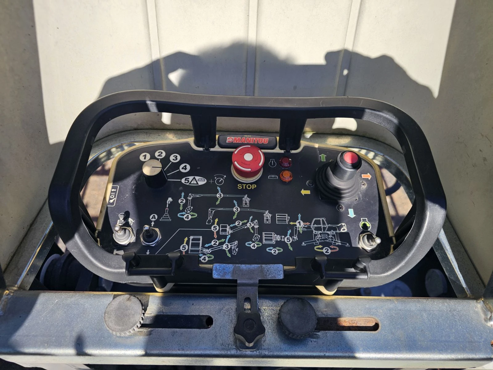 Телескопичен товарач Manitou ROTO MRT 1850 4x4x4, снимка 10 - Селскостопанска техника - 54195852