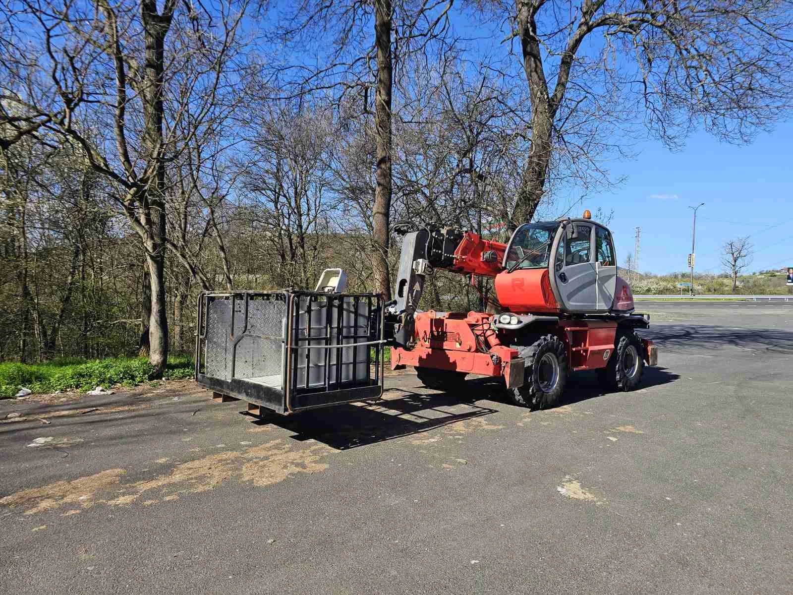 Телескопичен товарач Manitou ROTO MRT 1850 4x4x4, снимка 6 - Селскостопанска техника - 54195852
