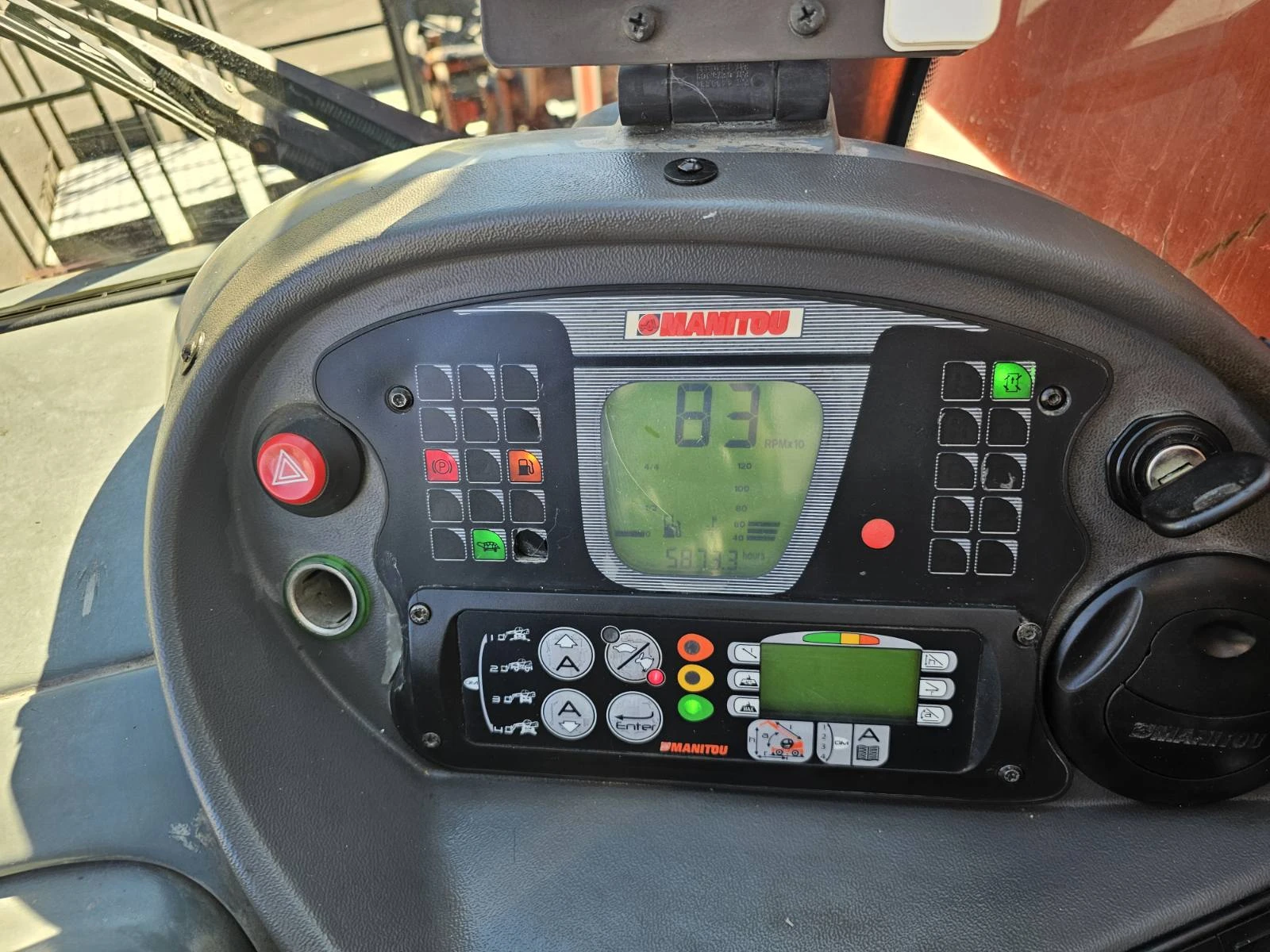 Телескопичен товарач Manitou ROTO MRT 1850 4x4x4, снимка 12 - Селскостопанска техника - 54195852