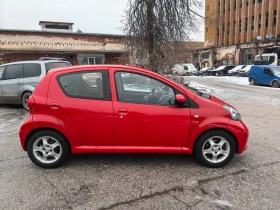Toyota Aygo 1.0 бензин, Автоматик, Климатик, 5 врати - 2150 € / 4205.03 лв. - 49043681 3