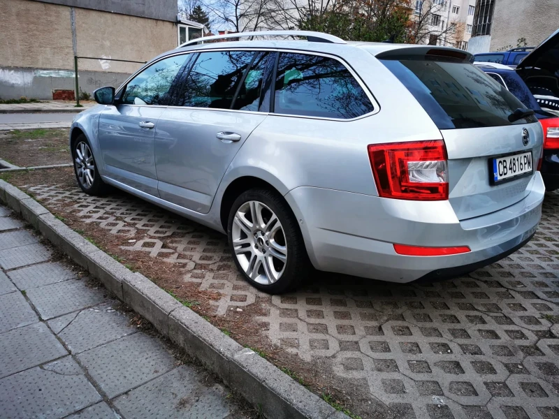 Skoda Octavia Laurin & Klement, снимка 11 - Автомобили и джипове - 49484308