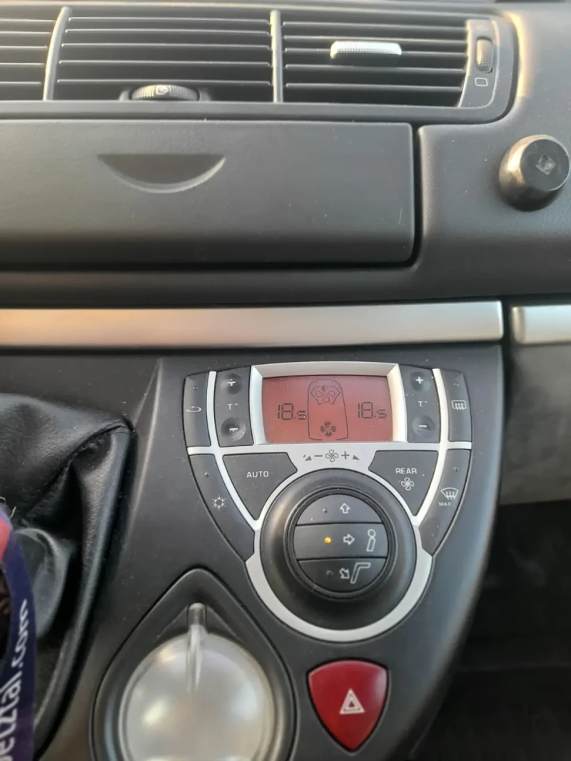 Peugeot 807 PREM 2.0 HDI, снимка 16 - Автомобили и джипове - 52191010