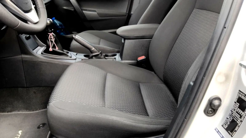 Toyota Corolla 1.3 От България, снимка 7 - Автомобили и джипове - 52721490