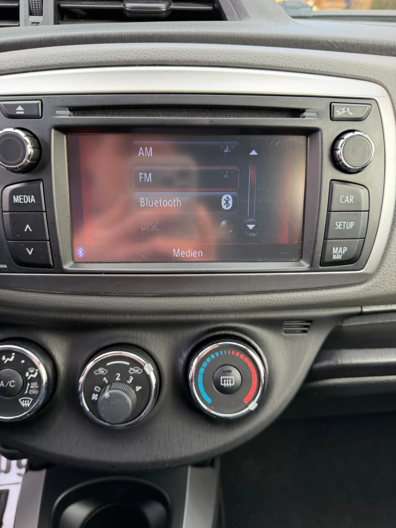 Toyota Yaris 1.3, снимка 13 - Автомобили и джипове - 53133078