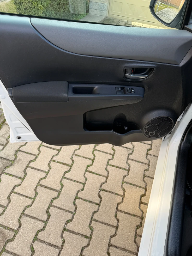 Toyota Yaris 1.3, снимка 9 - Автомобили и джипове - 53133078