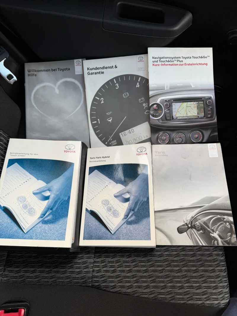 Toyota Yaris 1.3, снимка 12 - Автомобили и джипове - 53133078