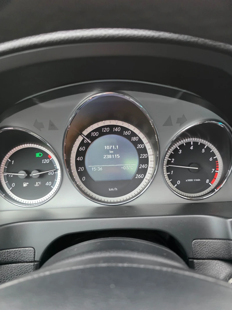 Mercedes-Benz C 180, снимка 15 - Автомобили и джипове - 53174555