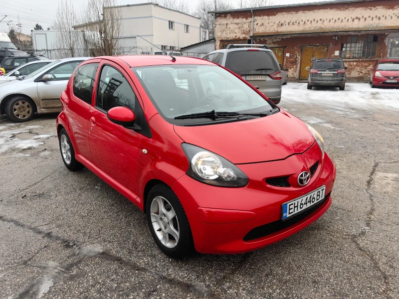 Toyota Aygo 1.0 бензин, Автоматик, Климатик, 5 врати, снимка 2 - Автомобили и джипове - 53200848