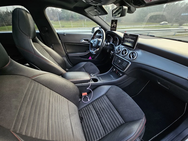 Mercedes-Benz CLA 220 4MATIC, снимка 14 - Автомобили и джипове - 53560994