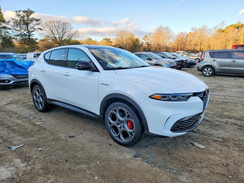 Alfa Romeo Tonale HYBRID* KEYLESS* AWD* ДИГИТАЛНО* ТАБЛО , снимка 4 - Автомобили и джипове - 53888747