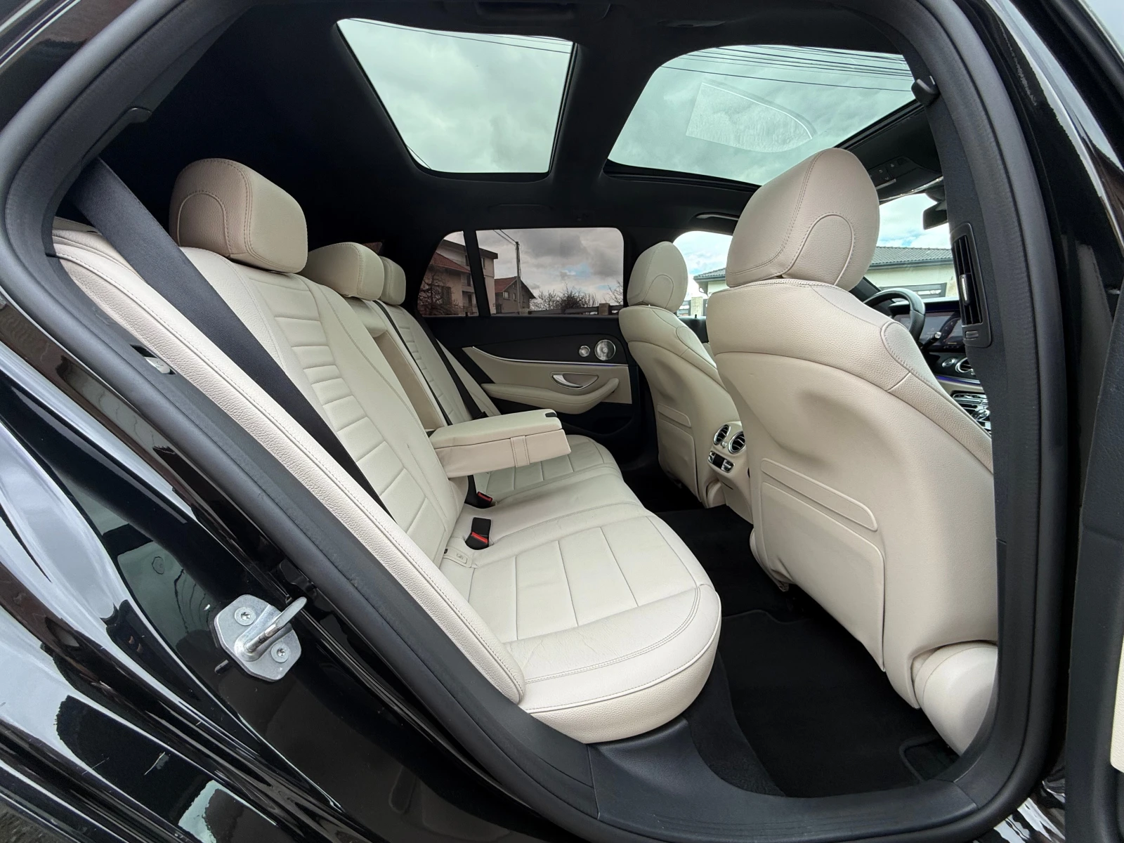 Mercedes-Benz E 400 AMG-PAKET-4X4-ШВЕЙЦАРИЯ-FULL, снимка 16 - Автомобили и джипове - 54079846