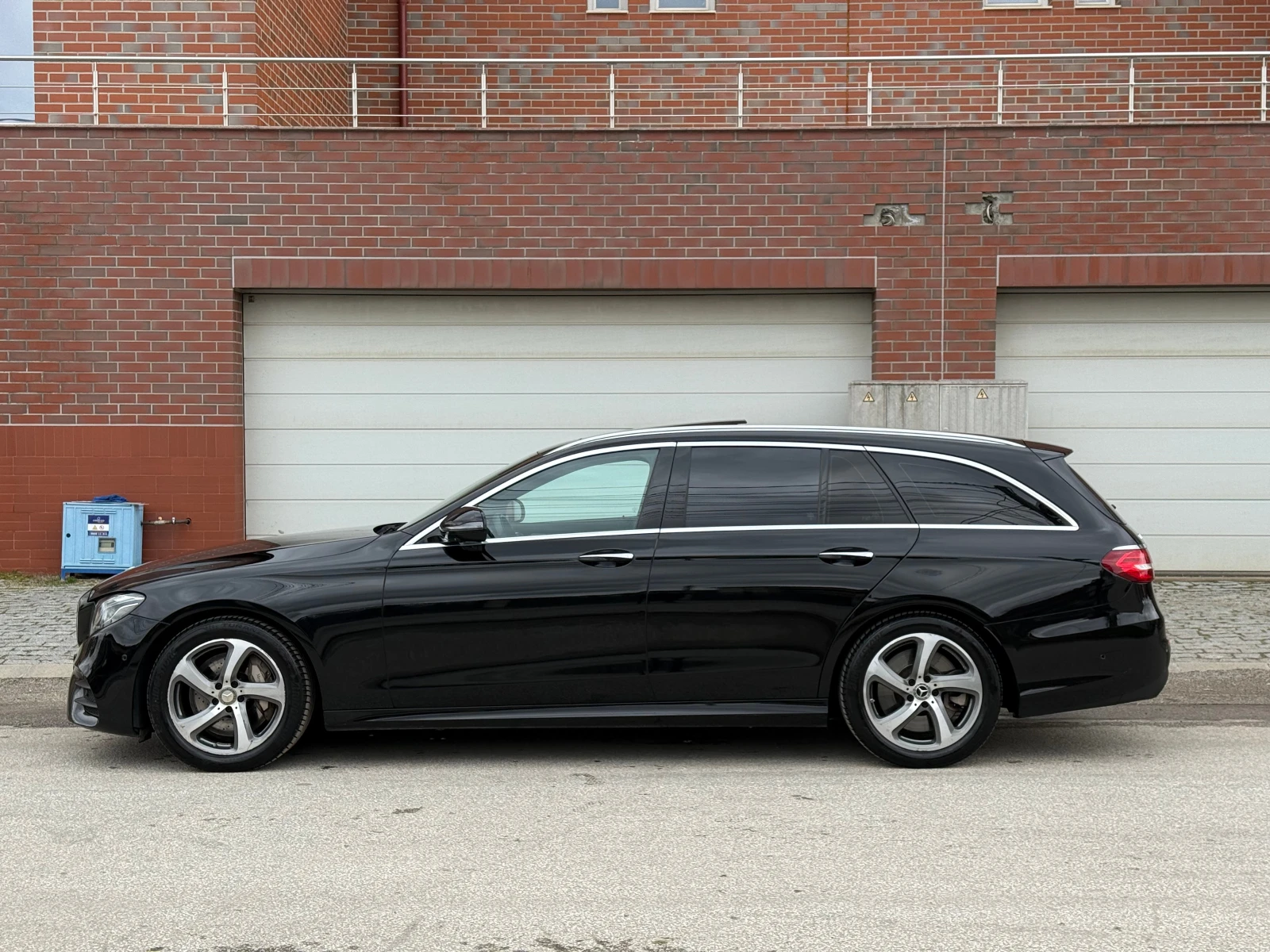 Mercedes-Benz E 400 AMG-PAKET-4X4-ШВЕЙЦАРИЯ-FULL, снимка 8 - Автомобили и джипове - 54079846