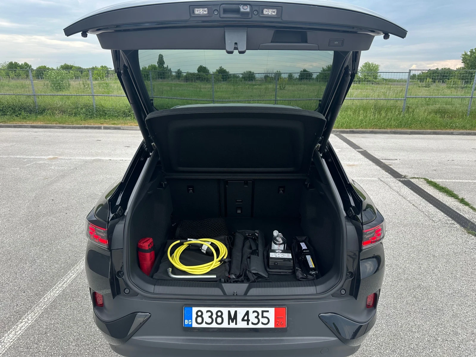 VW ID.5 PRO/MATRIX/PANO/HEAD UP/360Cam/Keyless/Масаж, снимка 16 - Автомобили и джипове - 54458987
