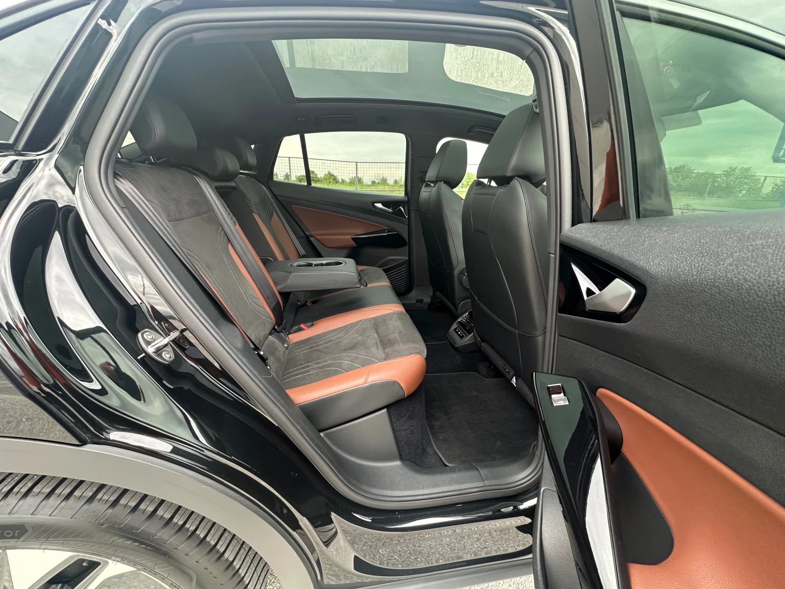 VW ID.5 PRO/MATRIX/PANO/HEAD UP/360Cam/Keyless/Масаж, снимка 10 - Автомобили и джипове - 54458987