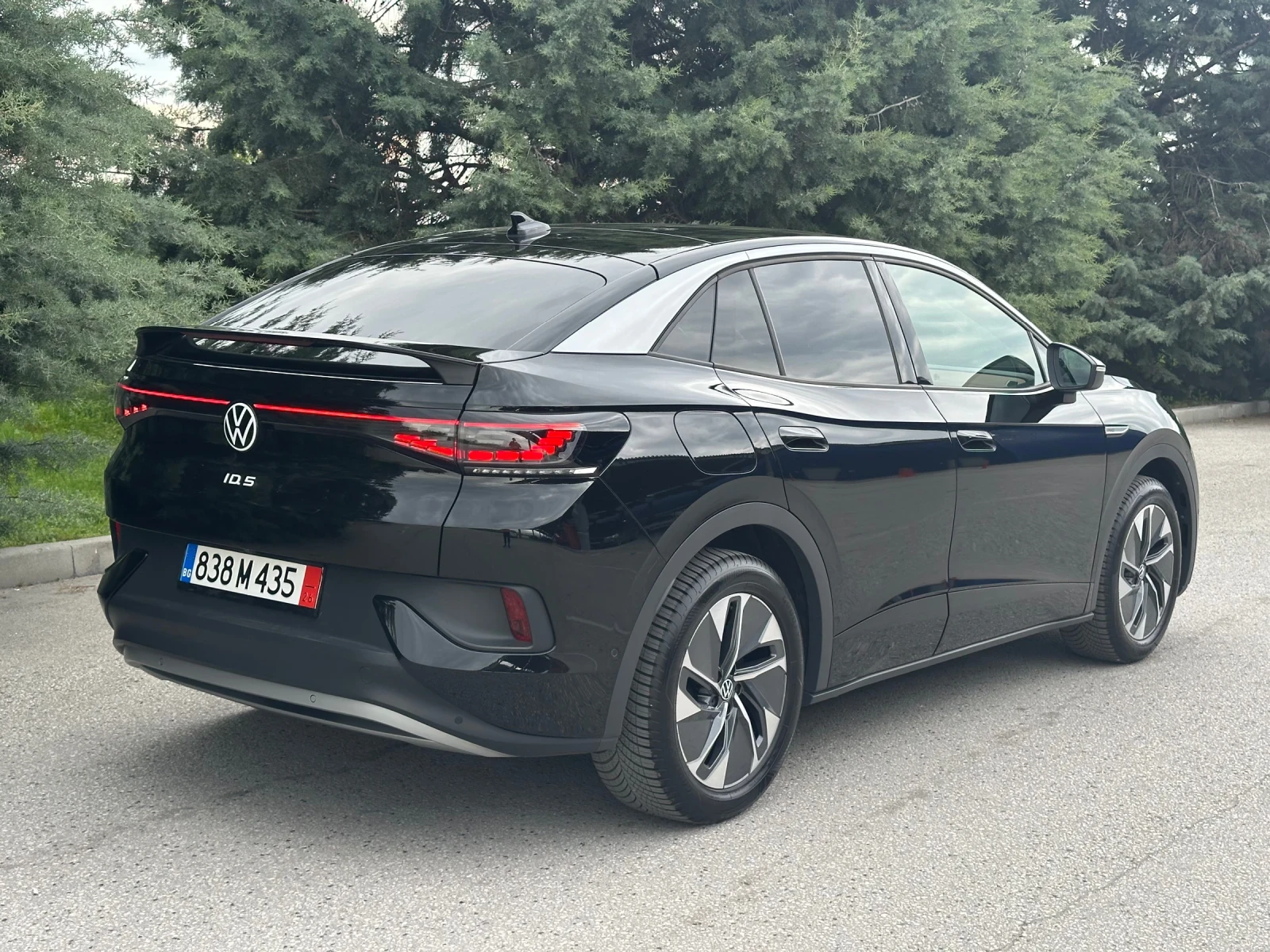 VW ID.5 PRO/MATRIX/PANO/HEAD UP/360Cam/Keyless/Масаж, снимка 4 - Автомобили и джипове - 54458987
