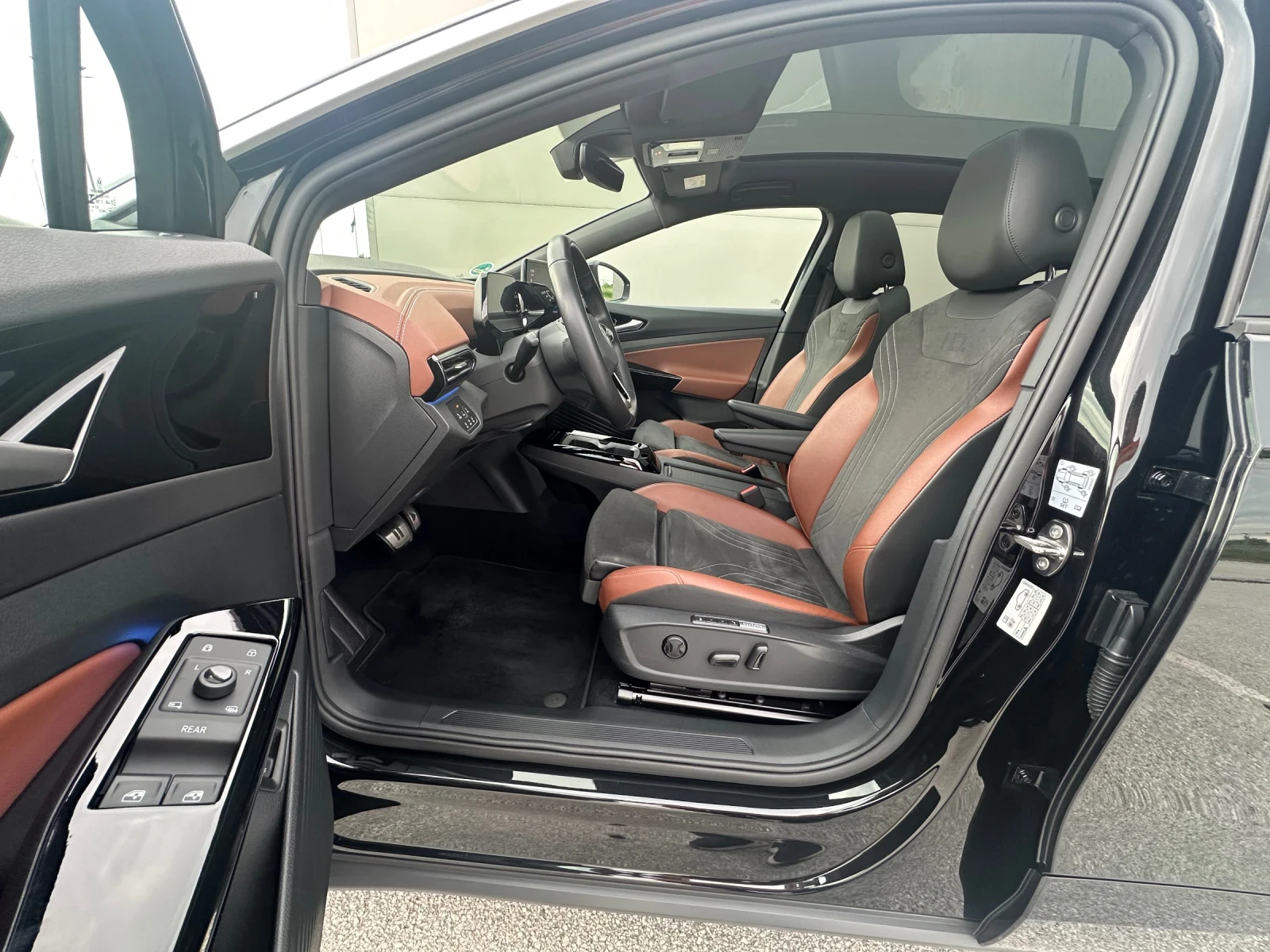 VW ID.5 PRO/MATRIX/PANO/HEAD UP/360Cam/Keyless/Масаж, снимка 8 - Автомобили и джипове - 54458987