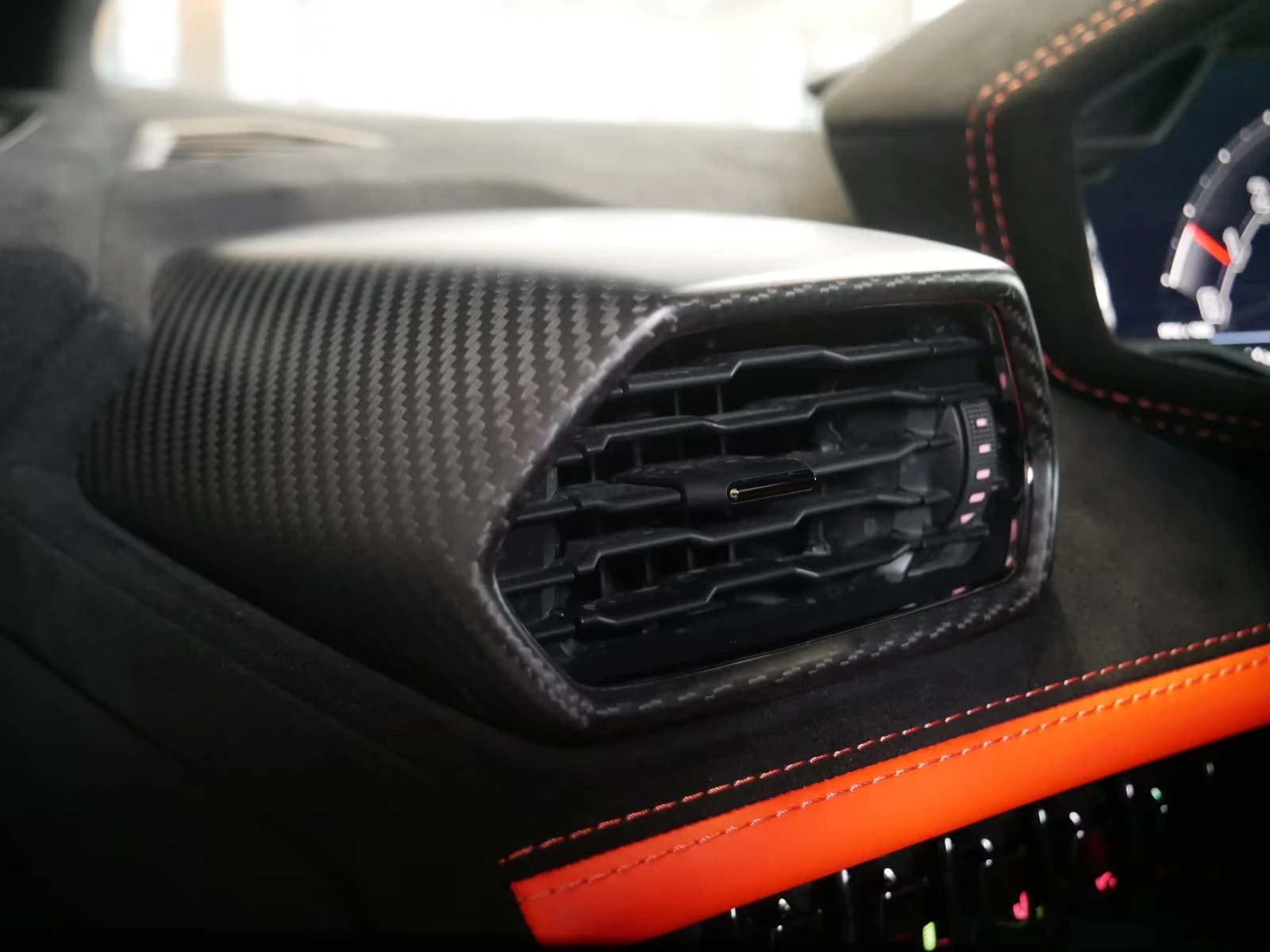 Lamborghini Huracan STO / LIFT / CARBON / CERAMIC / TRIM SPORTIVO / , снимка 12 - Автомобили и джипове - 55446406
