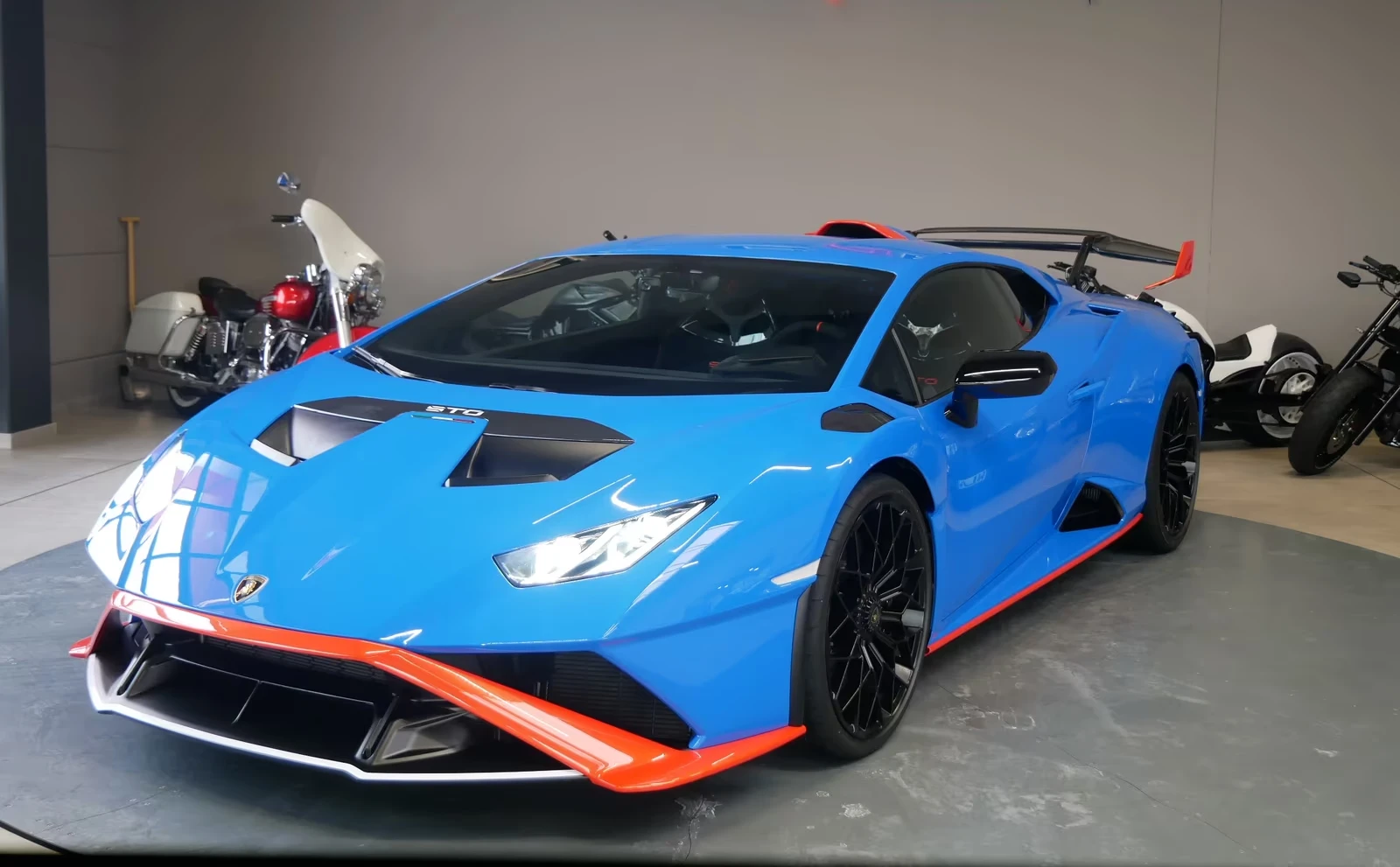 Lamborghini Huracan STO / LIFT / CARBON / CERAMIC / TRIM SPORTIVO / , снимка 3 - Автомобили и джипове - 55446406