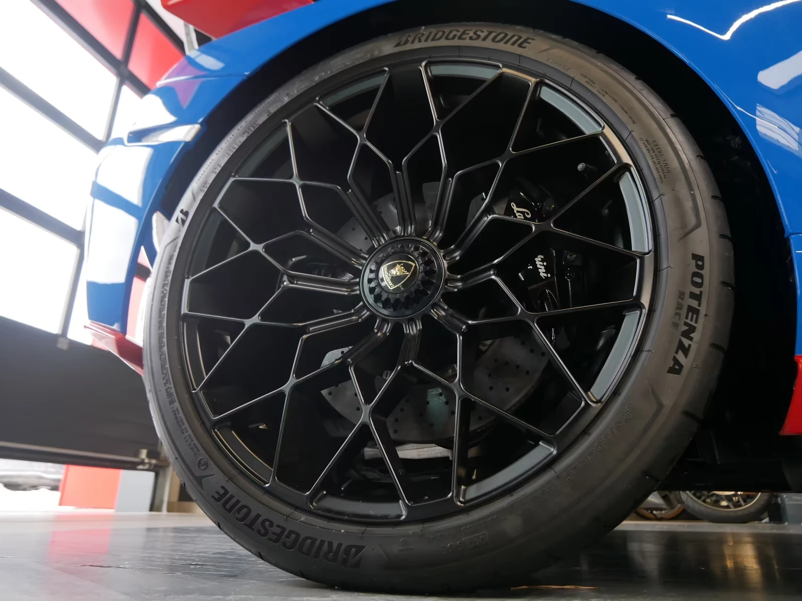 Lamborghini Huracan STO / LIFT / CARBON / CERAMIC / TRIM SPORTIVO / , снимка 7 - Автомобили и джипове - 55446406
