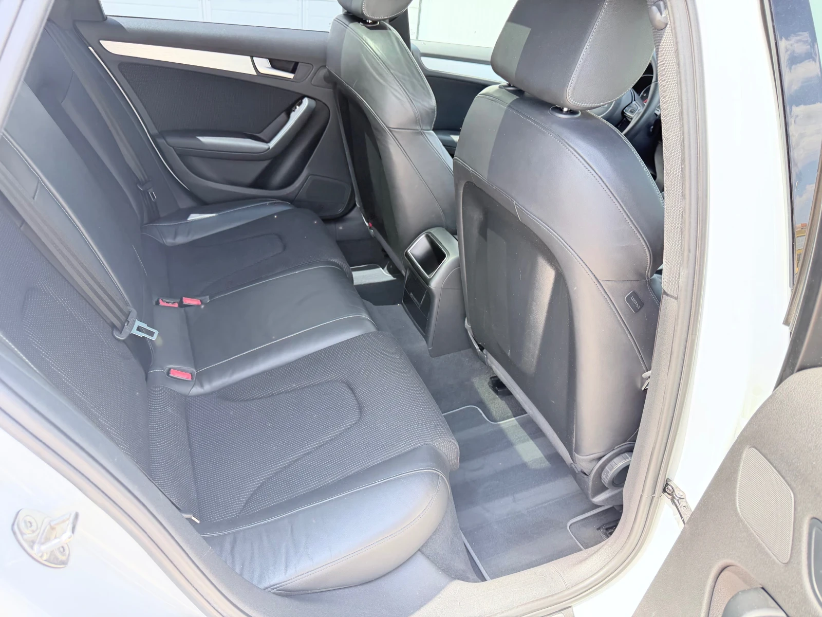 Audi A4 2.0tdi 177k.c* 3xS-Line* LED* NAVI* PANORAMA* , снимка 16 - Автомобили и джипове - 55591982