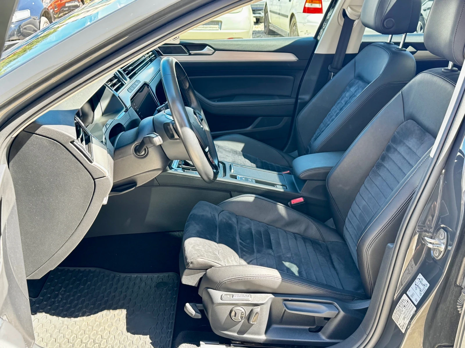VW Passat 2.0 TDI Highline , снимка 6 - Автомобили и джипове - 55616793