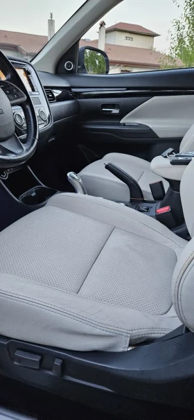 Mitsubishi Outlander 2.0 PHEV Plug-in Hybrid 4X4 FULL  | Mobile.bg    11