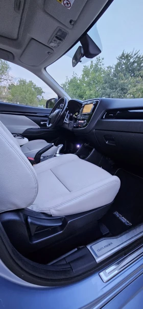 Mitsubishi Outlander 2.0 PHEV Plug-in Hybrid 4X4 FULL  | Mobile.bg    13