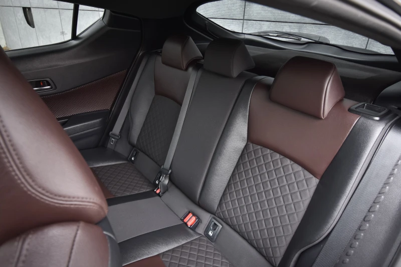 Toyota C-HR 1.8 HYBRID 122 K C, снимка 10 - Автомобили и джипове - 52875205
