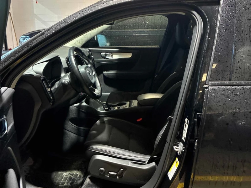 Volvo XC40 * Momentum * CARFAX * БЕЗ ПЪРВОНАЧАЛНА ВНОСКА, снимка 12 - Автомобили и джипове - 52877544