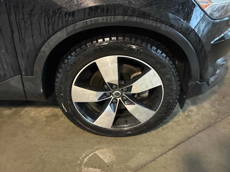 Volvo XC40 * Momentum * CARFAX * БЕЗ ПЪРВОНАЧАЛНА ВНОСКА, снимка 7 - Автомобили и джипове - 52877544