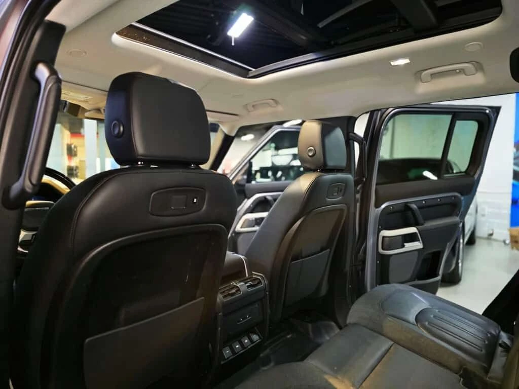 Land Rover Defender 110S/Панорама/Подгрев/Кейлес/Крайна цена до БГ, снимка 10 - Автомобили и джипове - 53825454