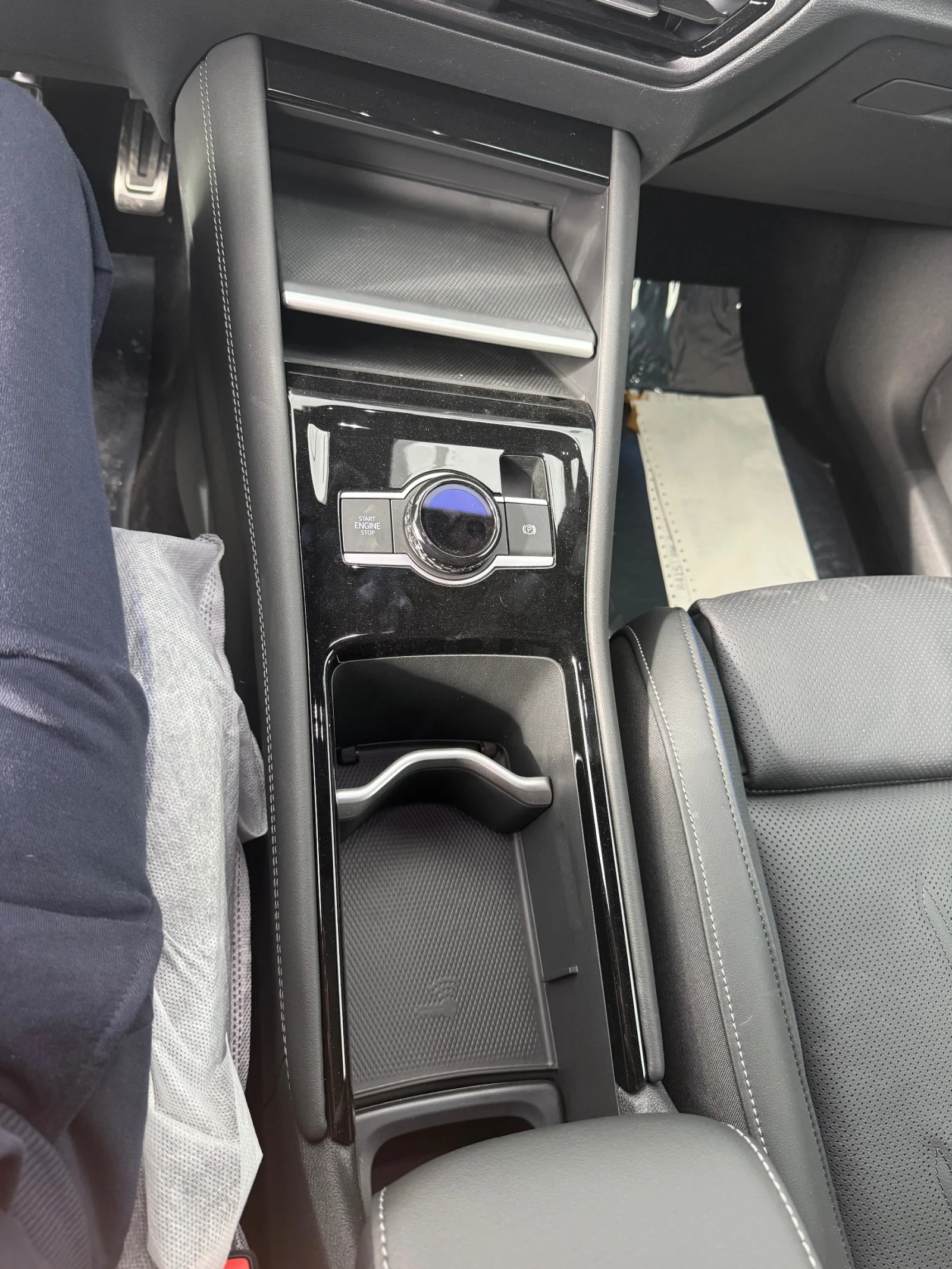 VW Tayron 1.5 eTSI, снимка 12 - Автомобили и джипове - 54189981