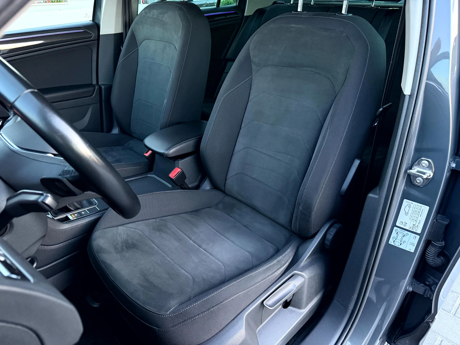 VW Tiguan 2.0TDI 150кс* DISTRONIC* IQ MATRIX* VIRTUAL* ПОДГР, снимка 12 - Автомобили и джипове - 54389258