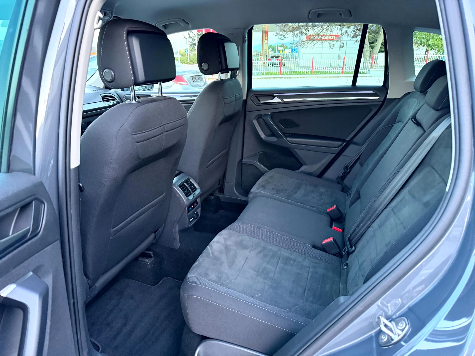 VW Tiguan 2.0TDI 150кс* DISTRONIC* IQ MATRIX* VIRTUAL* ПОДГР, снимка 11 - Автомобили и джипове - 54389258