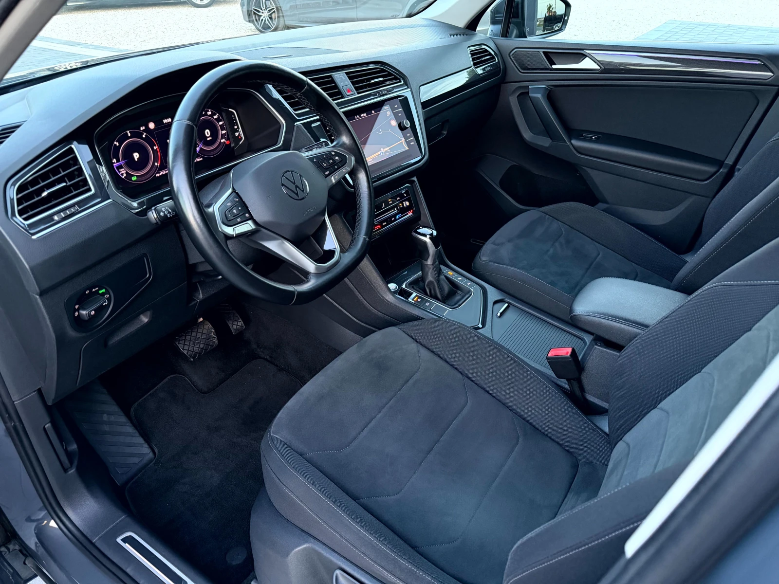 VW Tiguan 2.0TDI 150кс* DISTRONIC* IQ MATRIX* VIRTUAL* ПОДГР, снимка 8 - Автомобили и джипове - 54389258