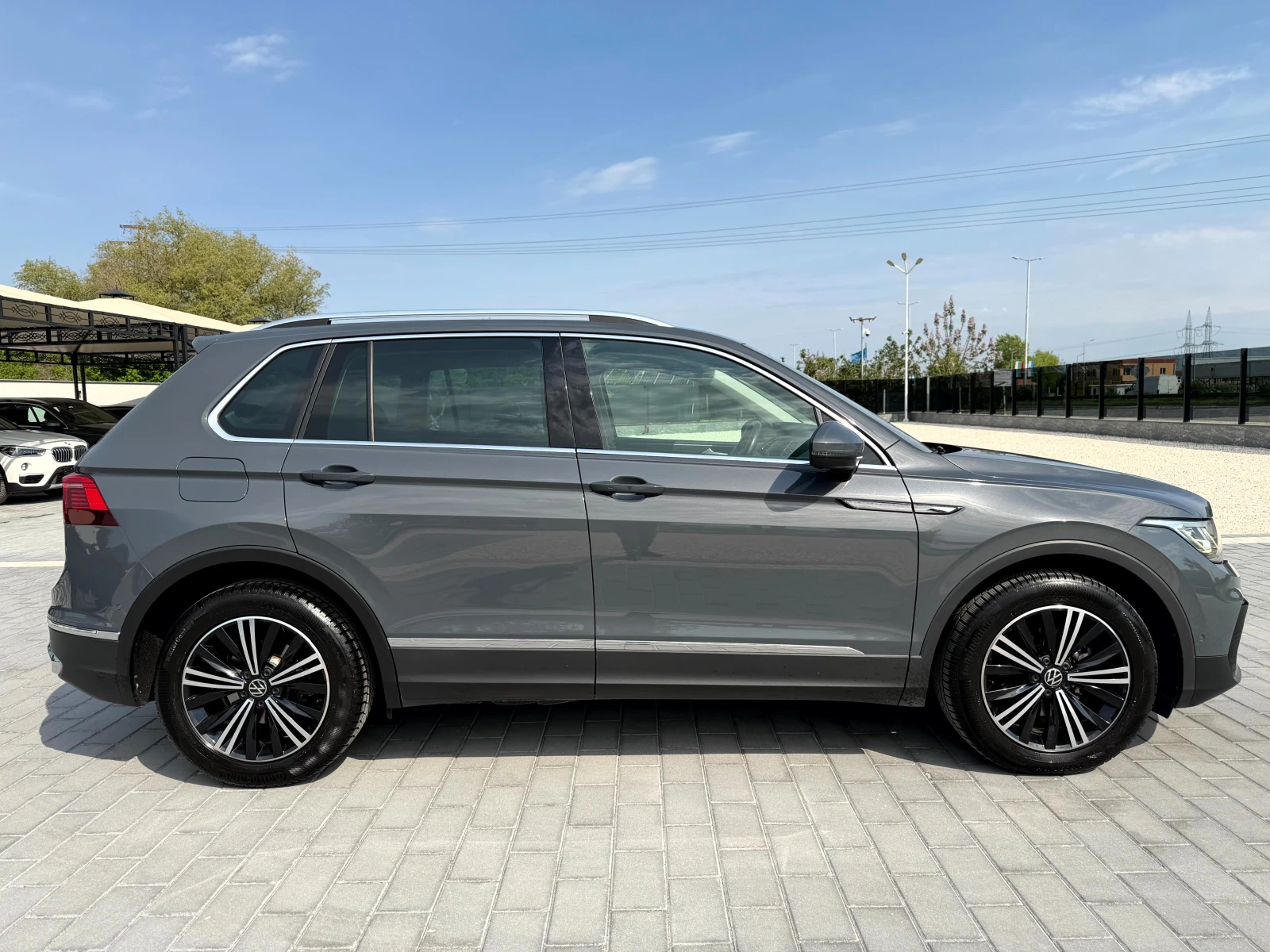 VW Tiguan 2.0TDI 150кс* DISTRONIC* IQ MATRIX* VIRTUAL* ПОДГР, снимка 4 - Автомобили и джипове - 54389258