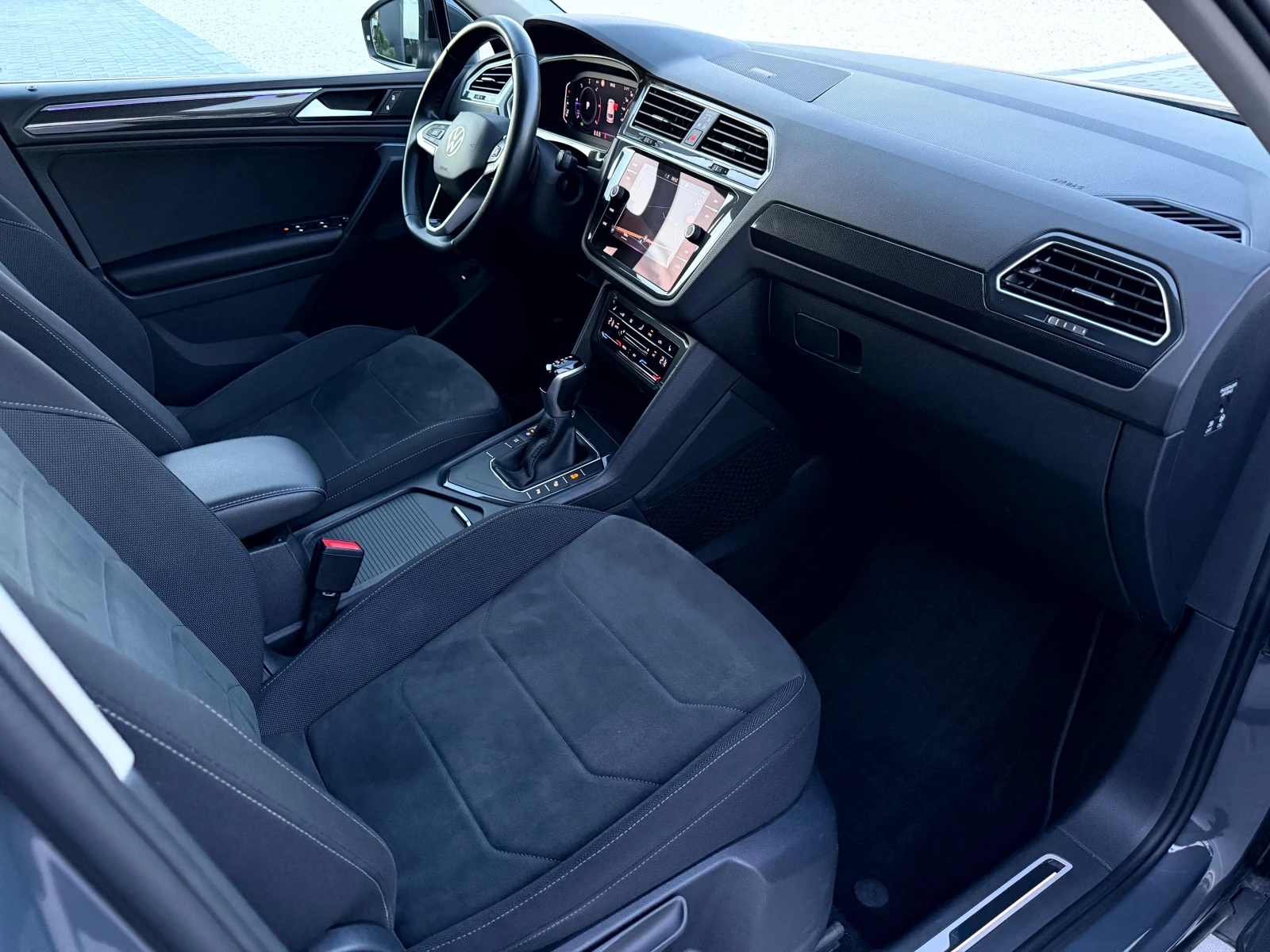 VW Tiguan 2.0TDI 150кс* DISTRONIC* IQ MATRIX* VIRTUAL* ПОДГР, снимка 10 - Автомобили и джипове - 54389258