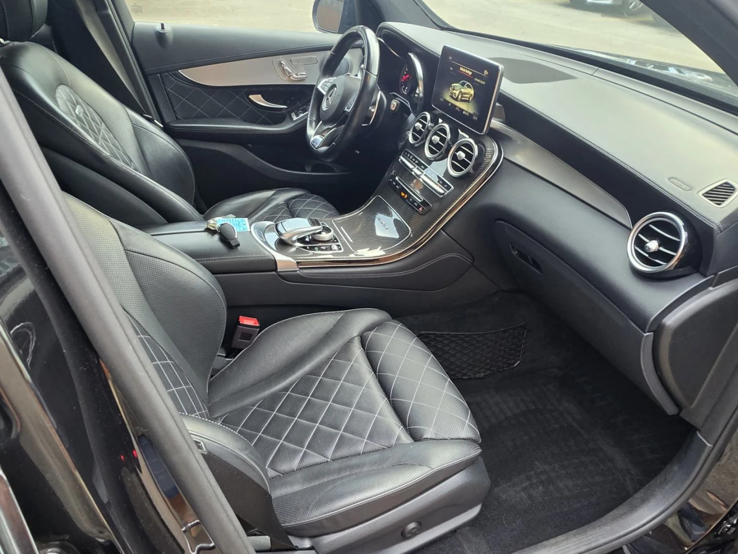 Mercedes-Benz GLC 63 AMG GLC 63 S* COUPE* DESIGNO * DISTRONIC , снимка 11 - Автомобили и джипове - 55175545